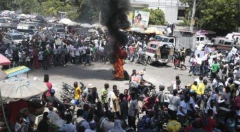 Haitianos protestan solicitando la salida de su primer ministro y por medidas tomadas por RD