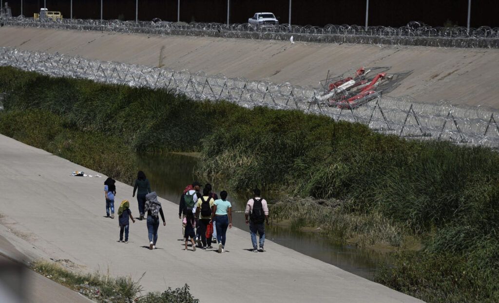 Casi 700 migrantes murieron en frontera EEUU-México en 2022