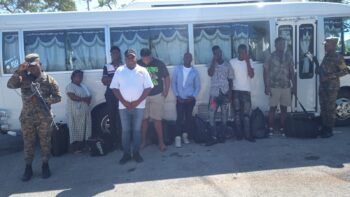 Migración detiene a dominicano con 6 haitianos ilegales a bordo de un camión en la ciudad de Jimani