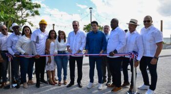 Abinader y ministro Turismo inauguran nuevo malecón en La Romana