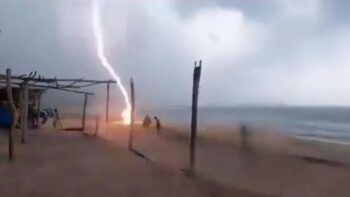 Rayo mata a dos personas en Michoacán