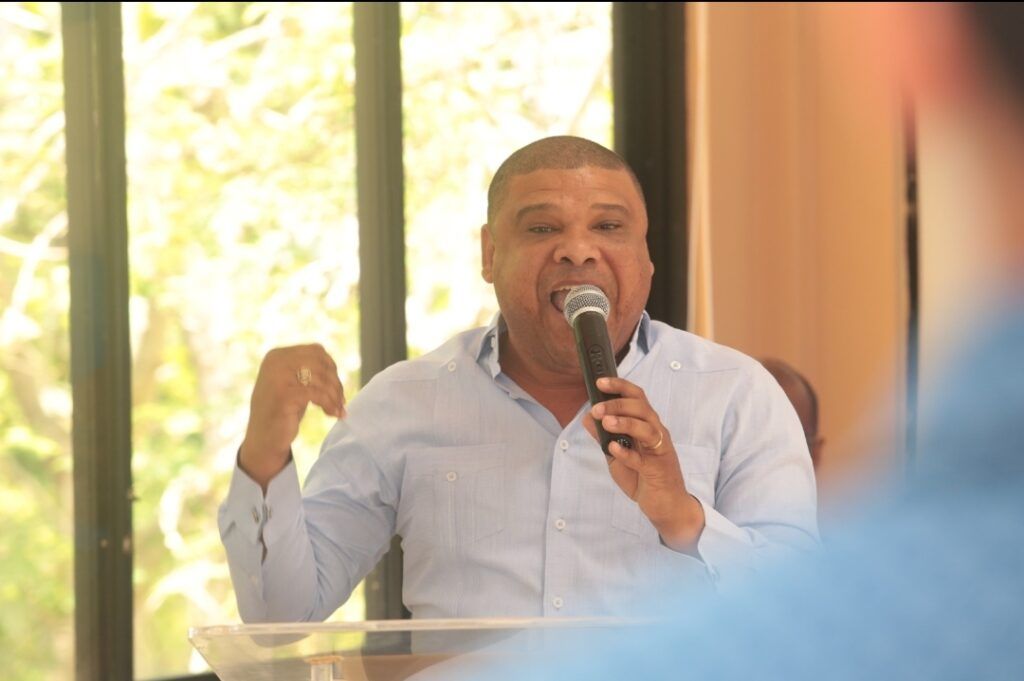 Candidato a diputado del PRD denuncia ola de dengue afecta a Santo Domingo Norte