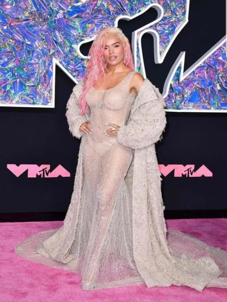 Karol G sorprende con look de transparencias en los MTV VMA’s 2023