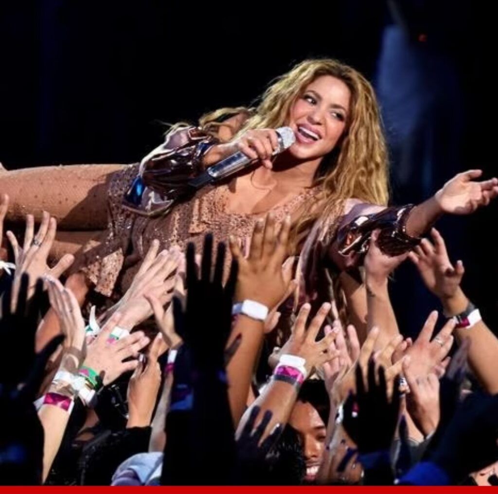 Shakira conquistó el escenario de los MTV Video Music Awards