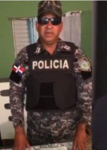 Un Agente de la PN que rompió bandera haitiana