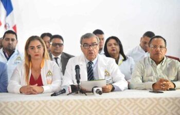 Médicos dejan sin efecto llamado a paro ante aumento de casos de dengue
