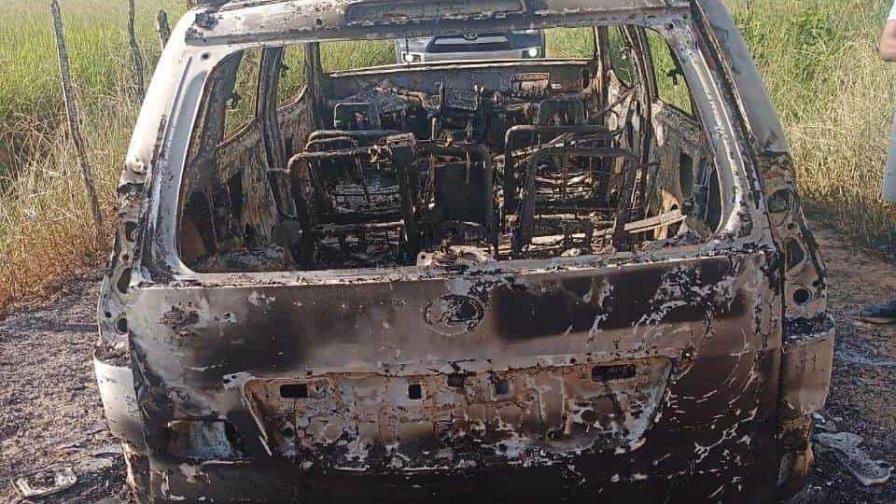 Hallan vehículo quemado con posibles restos humanos en San Pedro de Macorís