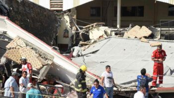Diez muertos tras colapsar el techo de una iglesia