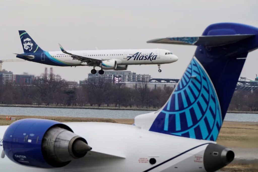 Un piloto intentó apagar los motores de un avión en pleno vuelo