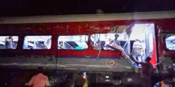 Seis muertos y 25 heridos al chocar dos trenes de India