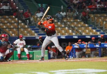 Toros propinan tercera derrota seguidas a los Leones del Escogido