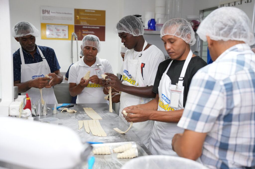INABIE e Industria y Comercio capacitan más de 300 suplidores de alimentación escolar para elevar la calidad del servicio