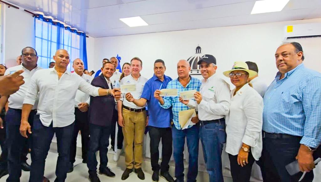 Gobierno paga 15 millones a productores de la frontera en tiempo récord