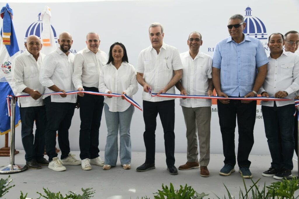 Construidas por el MOPC el presidente Abinader entrega en María Trinidad Sánchez obras por más de 720 millones de pesos