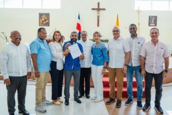 Gobierno entrega recursos a iglesia, sindicato y sector deportivo de Puerto Plata