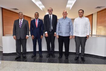 Premio nobel de Economía y ministros dialogan sobre políticas públicas