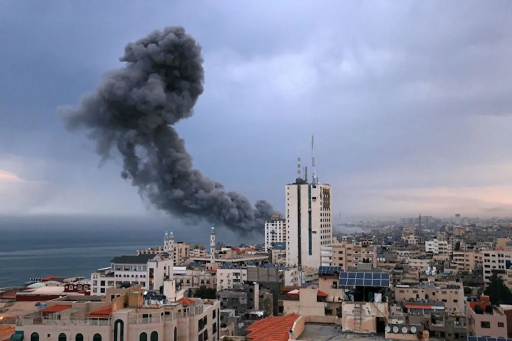 El Ejército israelí dice que ha recuperado todas las comunidades alrededor de Gaza