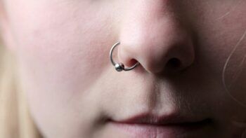 Un piercing la deja parapléjica