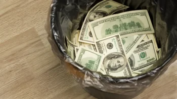 Mujer echó boleto ganador de $12 millones de dólares a la basura