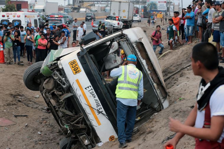 Accidente de autobús deja 20 muertos y 6 heridos en Perú
