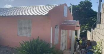 Roban ofrendas y equipos de sonido de una iglesia