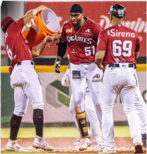 Gigantes vencen a Leones y siguen firmes en la cima