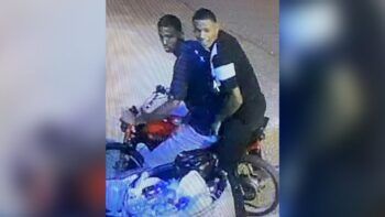 Agente de la PN cometiendo atraco en La Romana