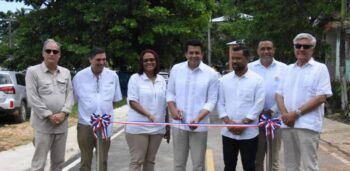 Ministro de Turismo inaugura obras viales en Las Terrenas
