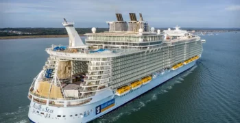 Fallece adolescente que habría caído de balcón en crucero