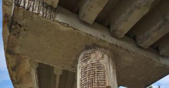 Trabajan en deterioro del puente en Las Américas