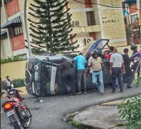 Se accidenta vehículo en la avenida Gustavo Mejía Ricart