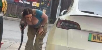 Se hizo viral por tratar de echarle gasolina a un Tesla