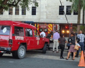  Un conato Incendio en el Ministerio de Educación