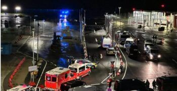 Hombre armado entra a pista de aeropuerto con su hijo como rehén