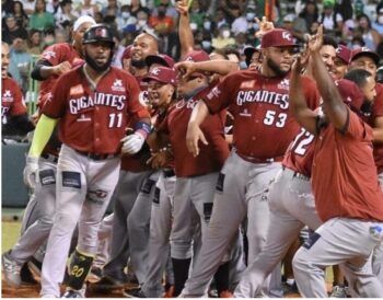 Gigantes vencen a las Estrellas