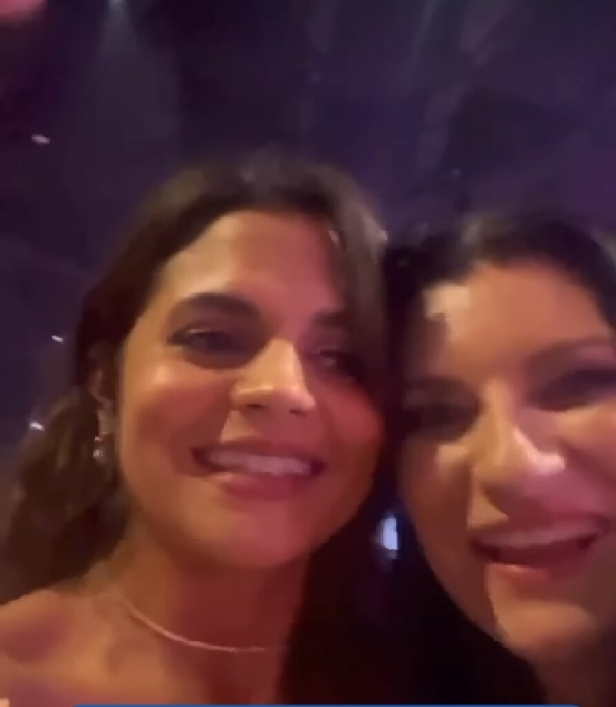 Techy Fatule emociónada con Laura Pausini