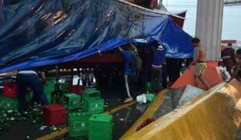 Camión de Cervezas se vuelca y genera caos