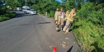 Dos personas heridas tras vehículo caer al vacío