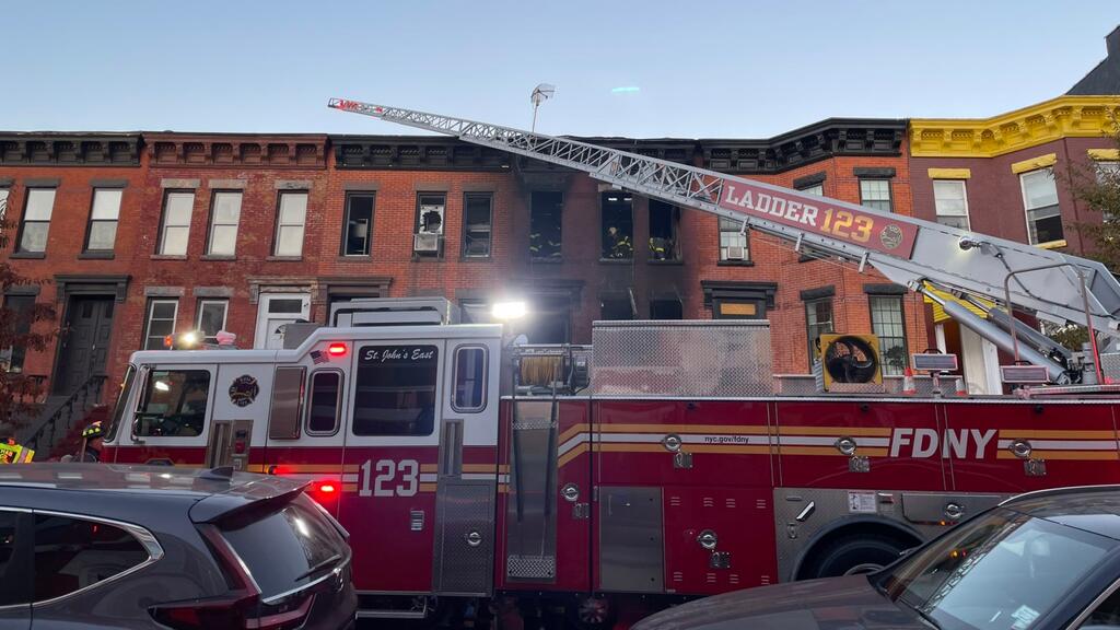 Mueren tres personas durante incendio en edificio de Brooklyn