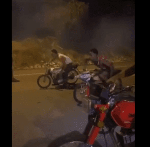 Joven es atropellado mientras echaba carrera ilegal en San Cristóbal