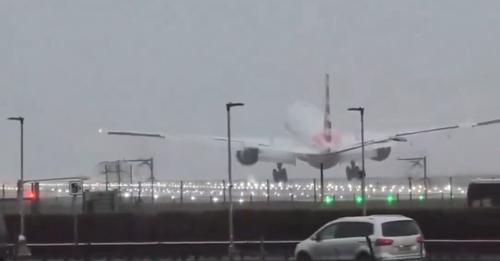 Avión aterriza forzosamente en Londres