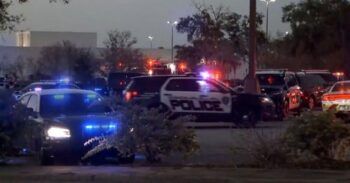 Balacera deja un muerto y un herido en un centro comercial de Florida