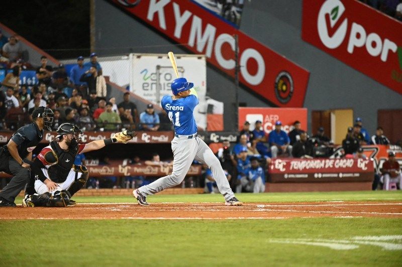 Licey viene de atrás y vence a Gigantes