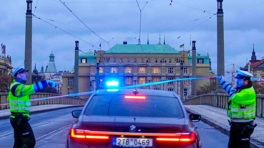 Varios muertos y heridos tras balacera en universidad de Praga