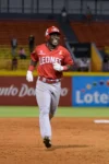 Leones derrotan a las Águilas en Santiago