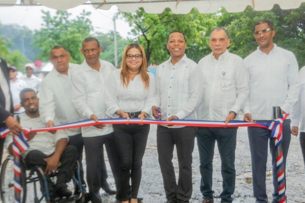 Tras más de 100 años de espera, Edesur electrifica la remota y apartada comunidad de Galindo, en Azua