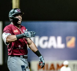 Gigantes propinan paliza al Licey