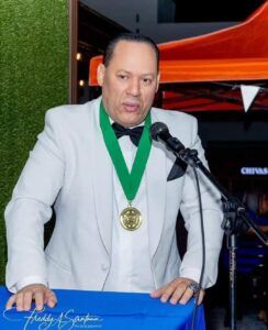 Franklin Mirabal de limpiabotas a crónica deportivo