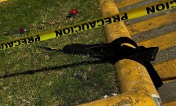 Hombre caminaba por la calle con la cabeza cercenada de su hermana en México