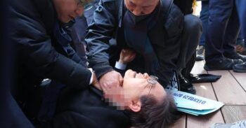 Apuñalan al líder de la oposición de Corea del Sur